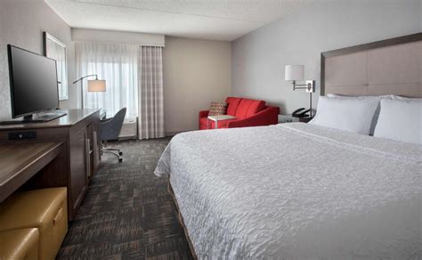 Hampton Inn Boston Logan Airport Hotel (Boston (MA)) - Deals, Photos ...