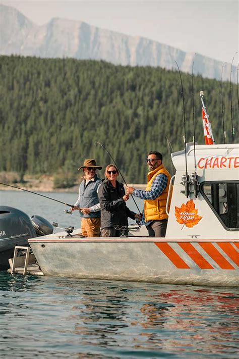 Lake Minnewanka Cruise: Banff National Park Sightseeing by Boat