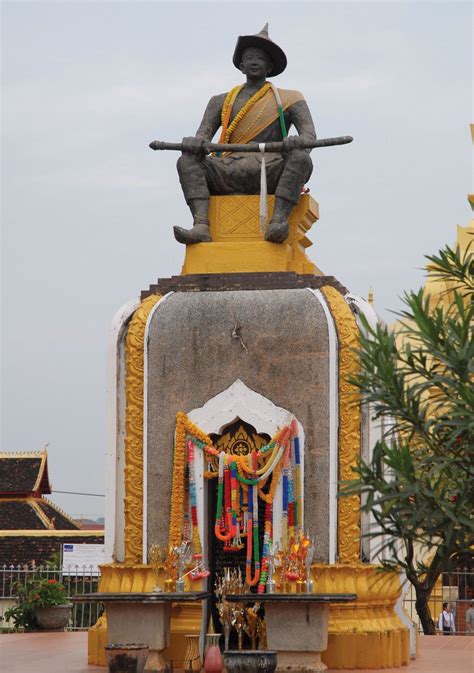 That Luang | temple, Vientiane, Laos | Britannica