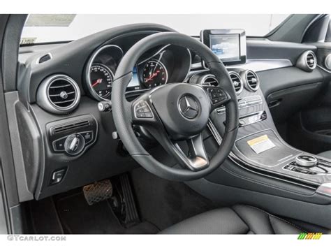 2018 Mercedes-Benz GLC 300 Dashboard Photos | GTCarLot.com