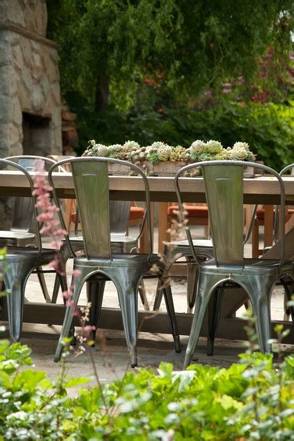 18 Amazing Outdoor Table Decor Ideas - Style Motivation