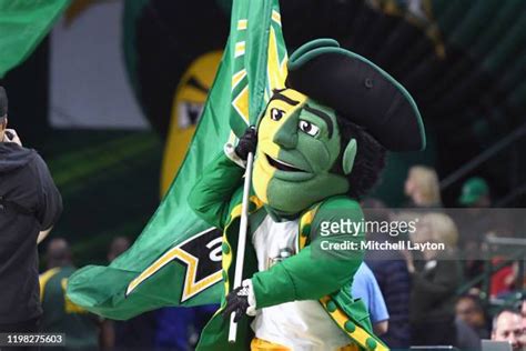 George Mason Mascot Photos and Premium High Res Pictures - Getty Images