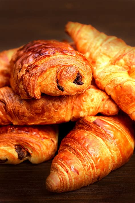 pain-chocolat-croissant-high – Bon Matin