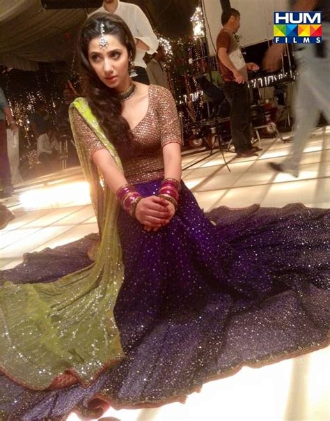 Mahira Khan on the sets of Bin Roye | Mahira khan dresses, Pakistani ...
