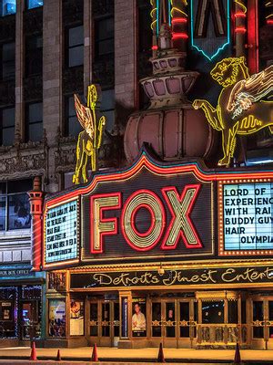 Fox Theatre, Detroit, MI - Sturgill Simpson, Ain't Too Proud - The Life ...