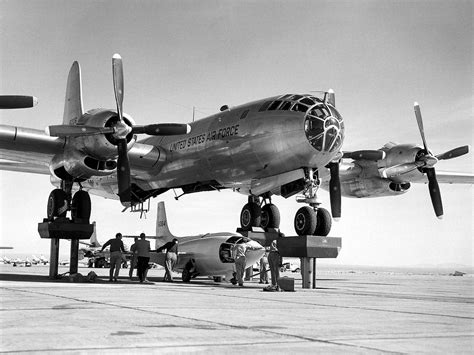 File:Bell X-1-3 being mated with the motherplane.jpg - Wikimedia Commons