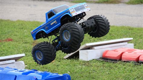 Trigger King R/C Monster Truck Racing at the Bigfoot 4x4 Open House ...