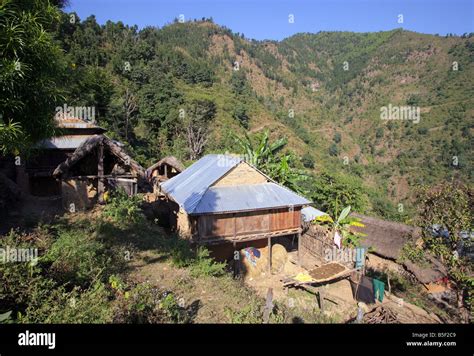 Nepal: village in the himalaya mountains Stock Photo - Alamy