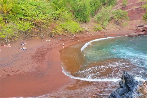 Red sand beach of Maui is Kaihalulu Beach 🌴 Danger?! Is it a dangerous ...