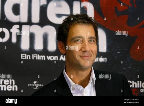 Clive Owen at the photocall of "Children of Men Stock Photo - Alamy