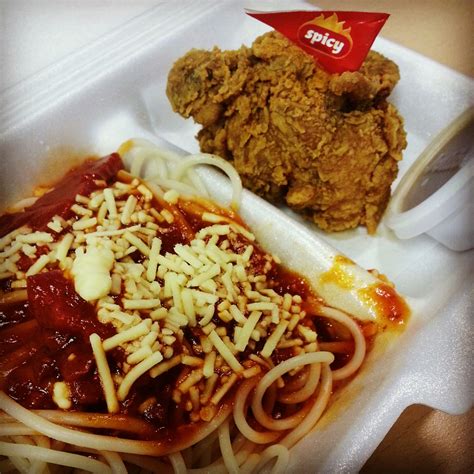 Jollibee Spaghetti and Chickenjoy :D