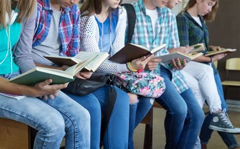 How to encourage teens to read - THE EDUCATION HUB