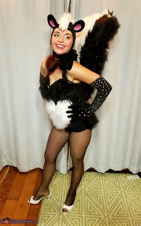 Pinup Skunk Costume - Photo 3/8