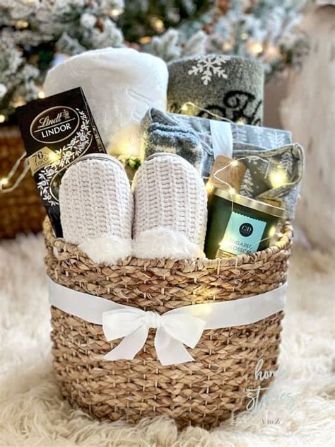 14 Christmas Gift Baskets for Friends » Lady Decluttered