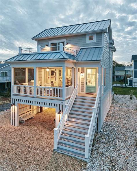 This Cozy Beach Cottage Was Designed with One Thing in Mind: Fun, Casual Living | Pondokan ...