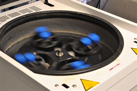 File:Centrifuge with samples rotating slowly.jpg - Wikimedia Commons
