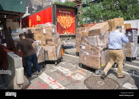 Mcdonald's delivery truck hi-res stock photography and images - Alamy