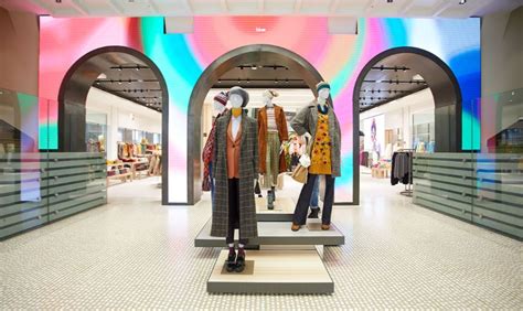 TFR | Strategy Consulting Benetton revamps its store format and ...