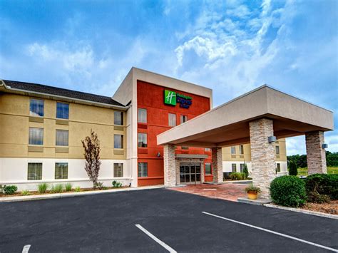 Holiday Inn Express & Suites Crossville Hotel by IHG