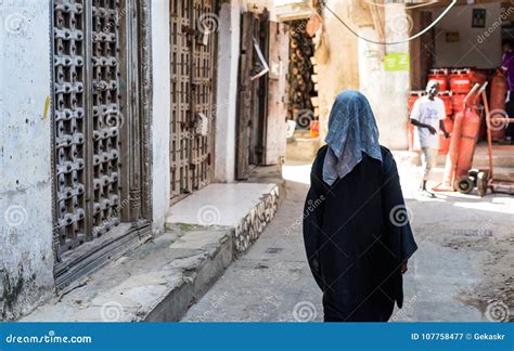 Traditional Life of Zanzibar People Editorial Photography - Image of blue, girl: 107758477