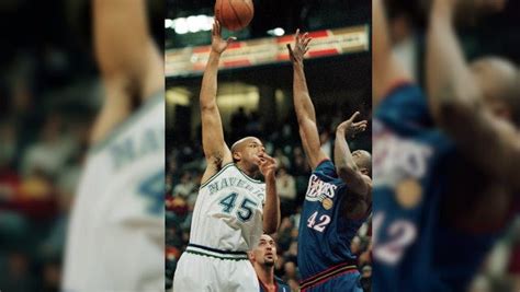 Former NBA center Sean Rooks dies at 46