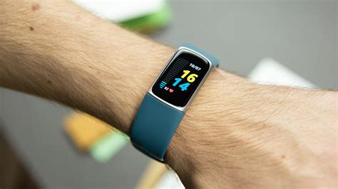 Fitbit adds a new feature to smarten up Charge 5 and Luxe trackers