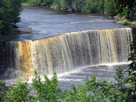 The Legend of Tahquamenon Falls – Great Lakes Gazette