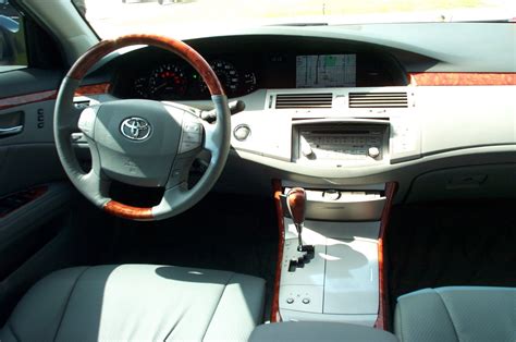 TOYOTA AVALON LIMITED - toyota-avalon-limited_interior_15.jpg