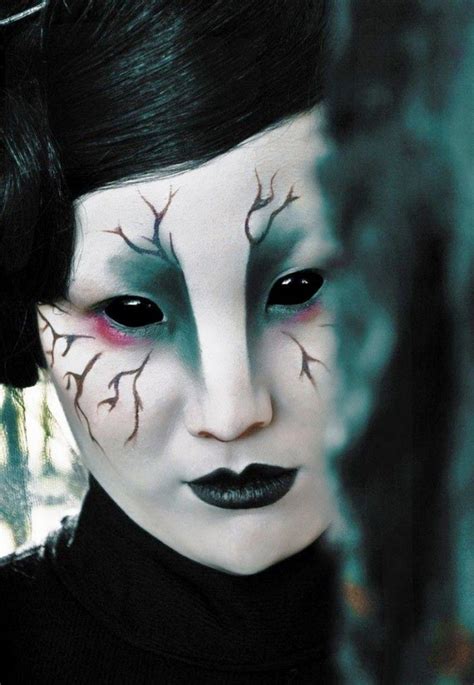 40 Scary Halloween Makeup Ideas for Women - Flawssy