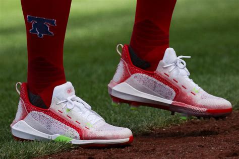 What Pros Wear: Bryce Harper's Under Armour Harper 6 Low ST Cleats ...