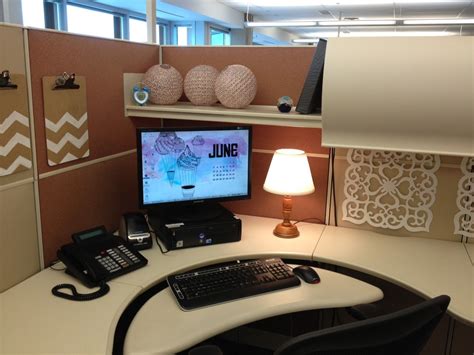 Wall Decor Ideas & Paint Color Guide: Cubicle Diy Office Decor