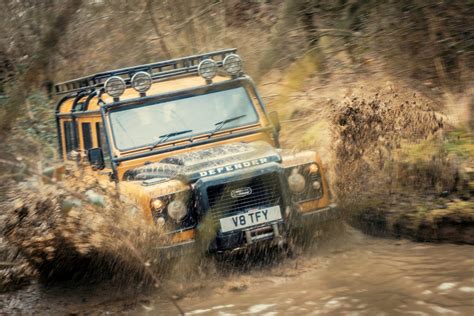 EXCLUSIVE LAND ROVER CLASSIC OFF-ROAD EXPERIENCE AT EASTNOR ESTATE ...