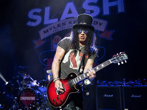 "I’m still a self-conscious and insecure guitar player!": Slash