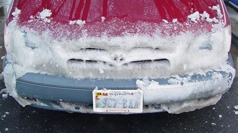 Snow-covered Toyota Sienna [02] | The front end of a 1998 To… | Flickr