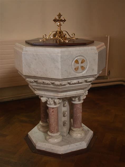 File:Birr St. Brendan's Church Baptismal Font 2010 09 10.jpg ...