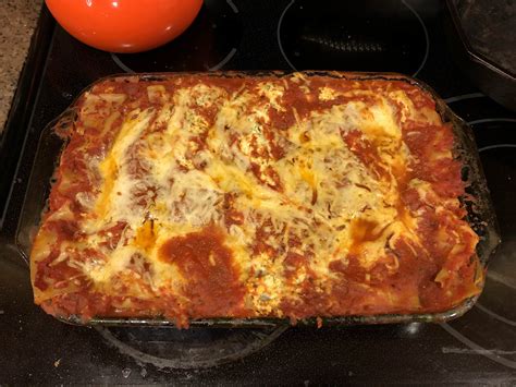 [Homemade] Lasagna with meat sauce and ricotta cheese : r/food