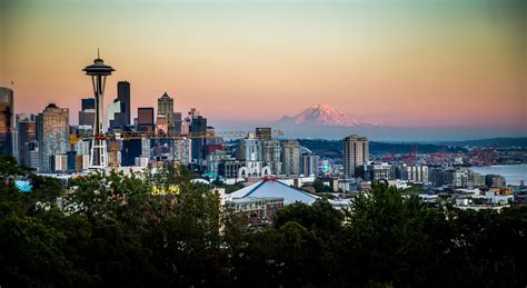 Seattle skyline with Mt Rainier in backdrop. [5364 x 2937] : r/Seattle