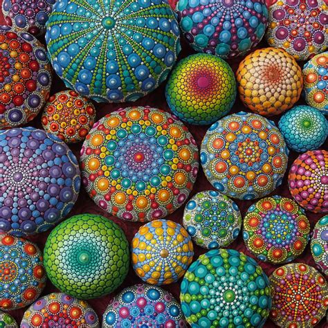 MANDALA HAND-PAINTED STONES by Elspeth McLean : r/oddlysatisfying