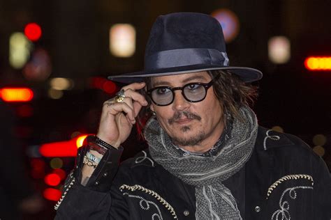 Johnny Depp’s Best Outfits Through the Years, Photos – Footwear News