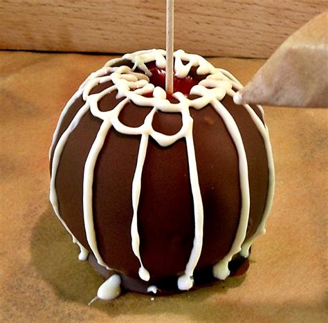 Halloween Chocolate Apples - fun web design! Fab Food 4 All