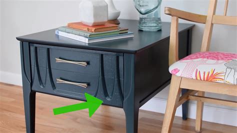 3 Ways to Paint Plastic Furniture - wikiHow