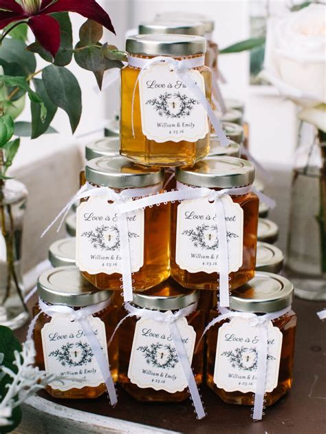 17 Edible Wedding Favors Your Guests Will Love