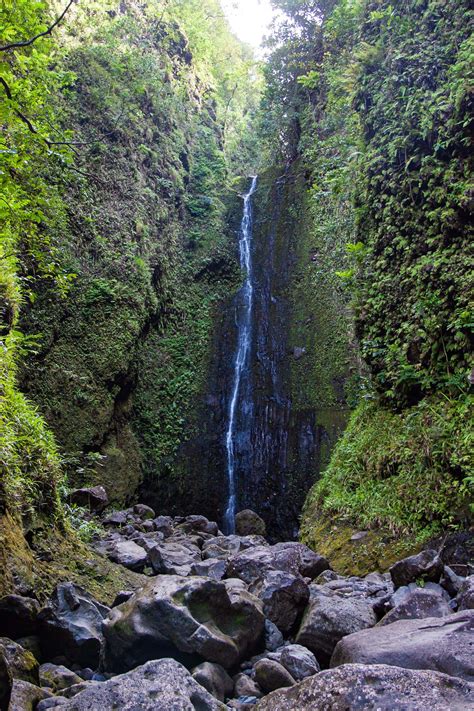 10 Must-See Maui Waterfalls + Map (for swimming, hikes & families)