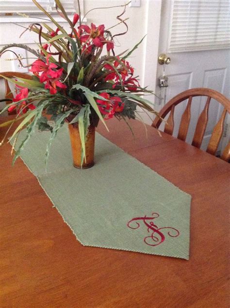 Two Dollar Tree placemats made a table runner. | Dollar tree crafts ...