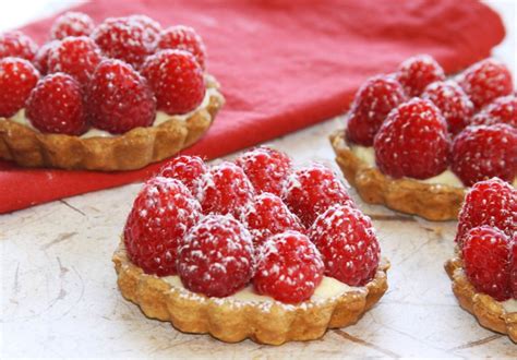 Petite raspberry tart