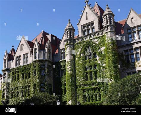 University chicago gothic building exterior hi-res stock photography ...