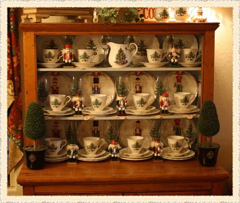 Rose Vignettes: Cozy Christmas Cottage Tour