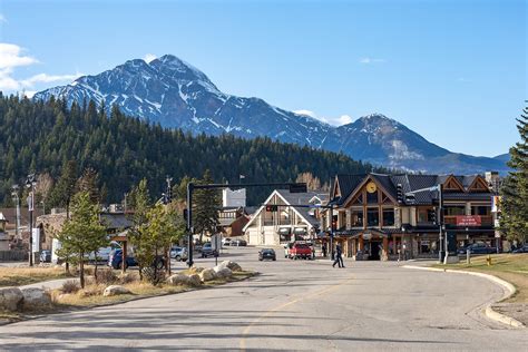 9 Best Small Towns to Visit in Alberta - WorldAtlas