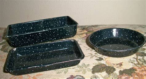 Vintage Child's Toy Granite Ware Dishes Pans Set | Antique toys, Pan set, Dish pan