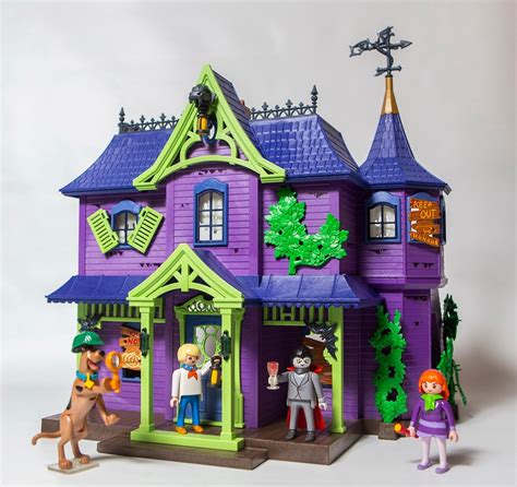 REVIEW: Playmobil Scooby Doo Haunted Mansion | Figures.com